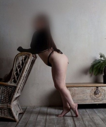 У меня есть все, чтобы сделать твои фантазии яркими и незабываемыми. Я готова подарить тебе нежность, страсть и любовь. Мои услуги включают классический и эротический массаж, минет, секс в разных позах и многое другое. У меня есть отличные отзывы от довольных клиентов. Ты можешь посмотреть мои фото здесь: 📷 Свяжись со мной и мы вместе создадим настоящий праздник страсти и удовольствия. Жду тебя в Москве! Есения